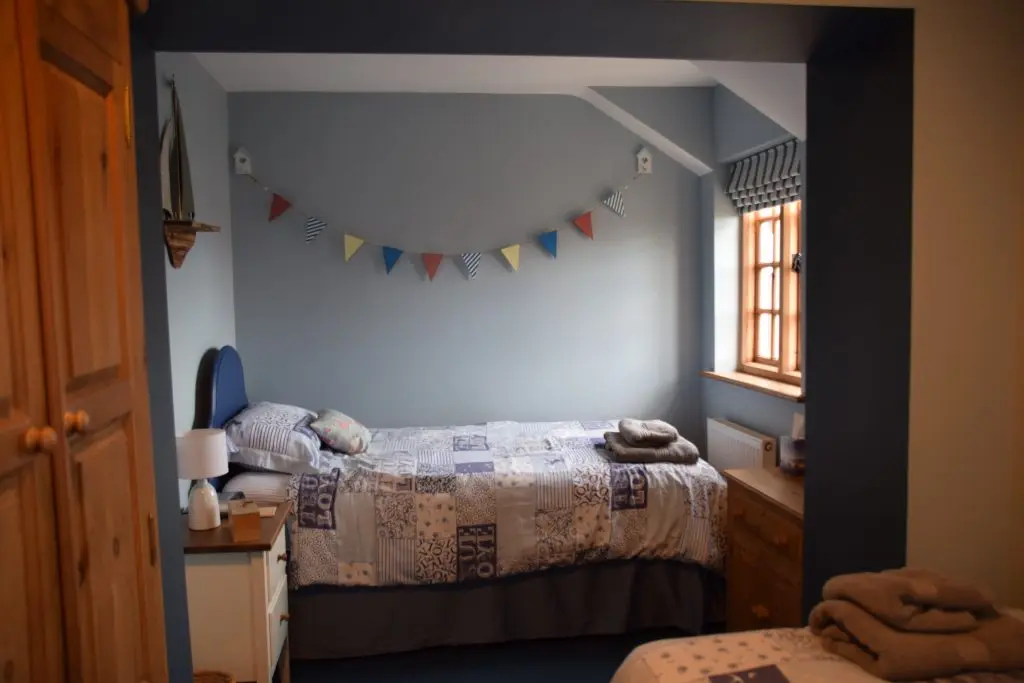 Coastguard Cottage Twin Bedroom 1